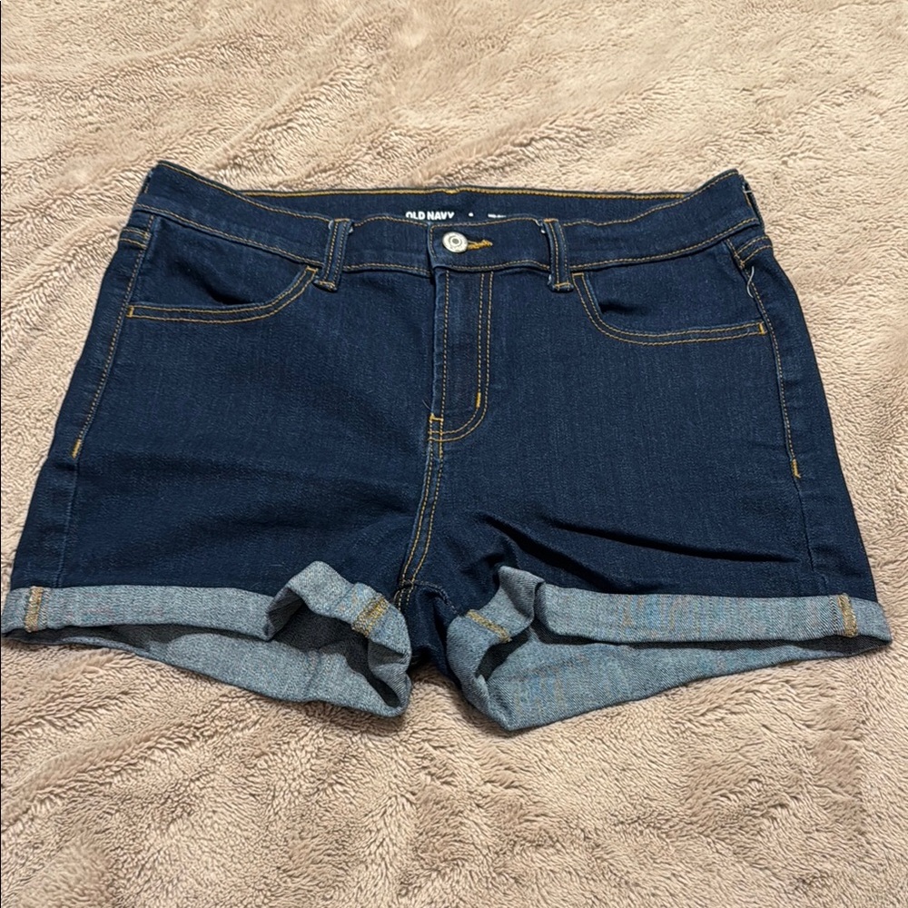 Old Navy Blue Jean Shorts with Rolled Cuff and Fitted Design - Picture 3 of 3